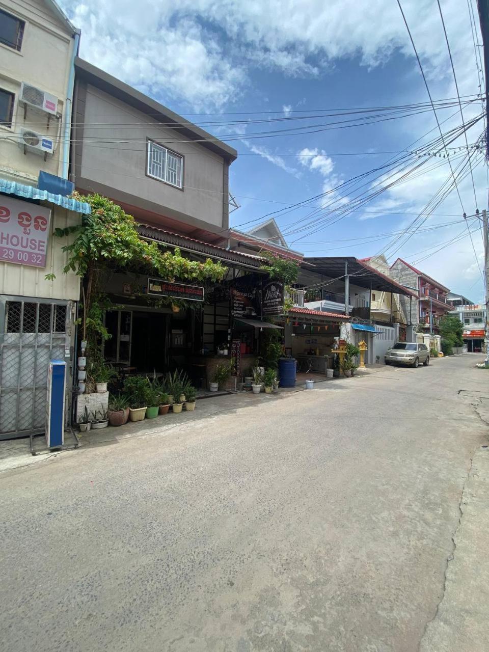 Naraya Guesthouse Phnom Penh Exterior photo